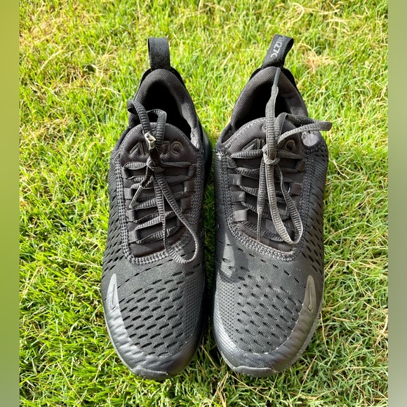 Nike Air Max 270 shoes - Picture 2 of 6